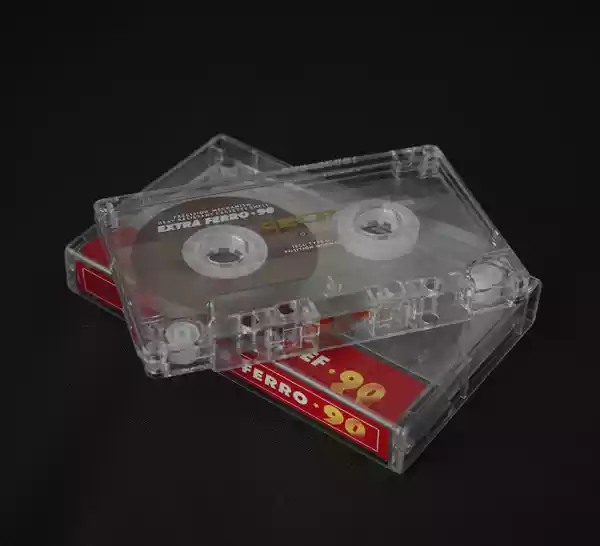 ظهور وانتشار تقنيات التسجيل الصوتي والمرئي الرقمي أدى إلى اندثار أشرطة التسجيلات الصوتية القديمة cassettes والتي سجلت أعلى انتشار لها مع تسعينيات القرن الماضي كمثال آخر على اندثار المنتجات ضمن دورة حياة المنتج